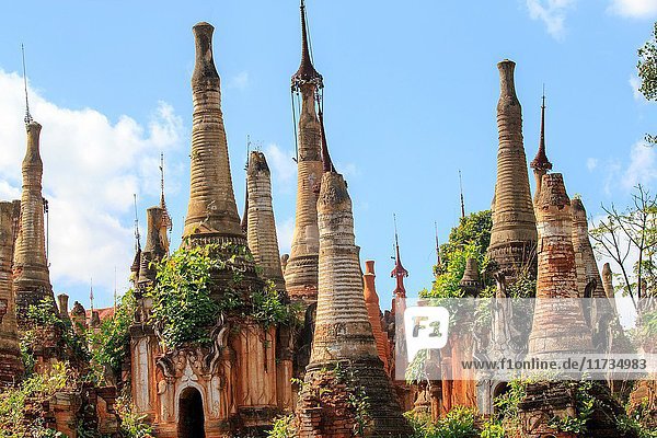 Myanmar  Shan State  Inle lake  Shwe Inn Dain Pagoda.