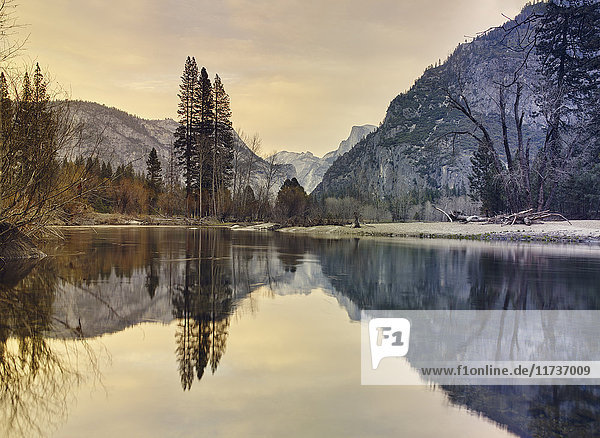 Berge und See Yosemite National Park Kalifornien USA