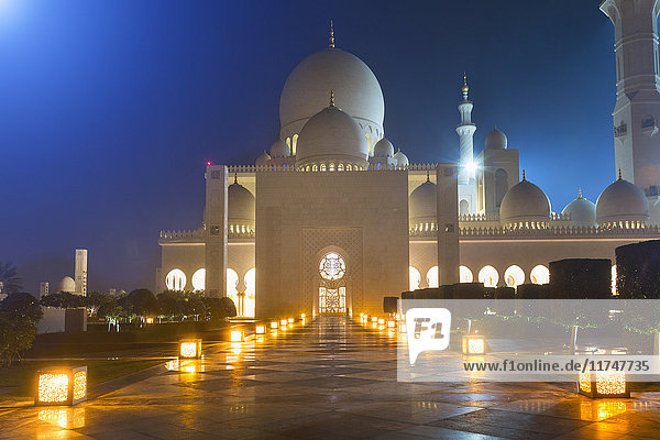 Scheich Zayed-Moschee bei Nacht  Abu Dhabi  Vereinigte Arabische Emirate