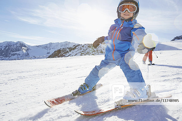 Jungen Skifahren  Stubai  Tirol  Österreich