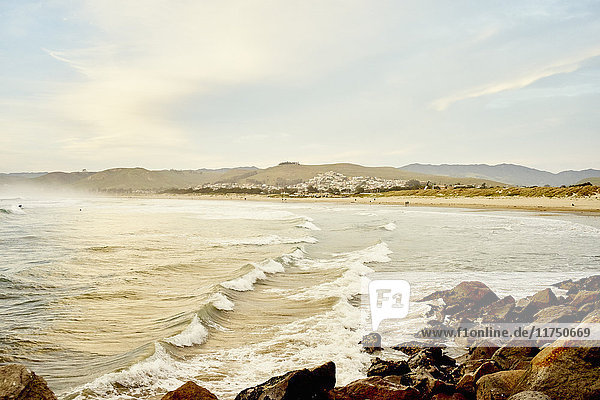 Blick auf Felsen und Meer Morro Bay Kalifornien USA