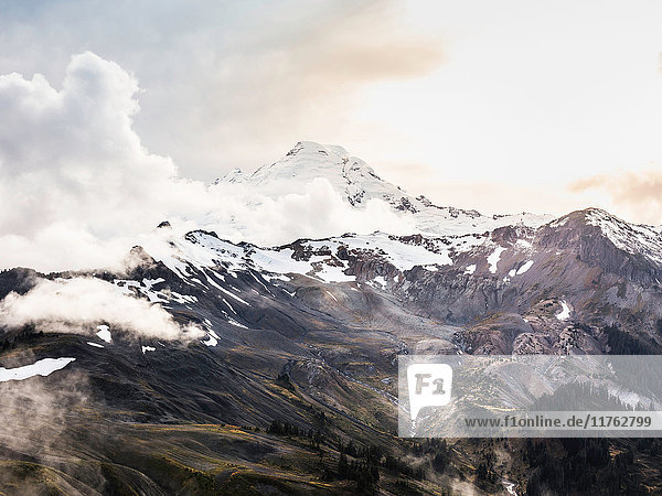 Schneebedeckte Berggipfel  Mount Baker  Washington  USA