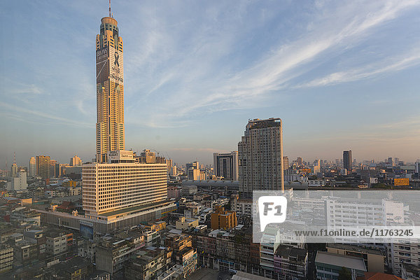 Morgenblick auf den Baiyoke Tower und die Skyline der Stadt  Bangkok  Thailand  Südostasien  Asien