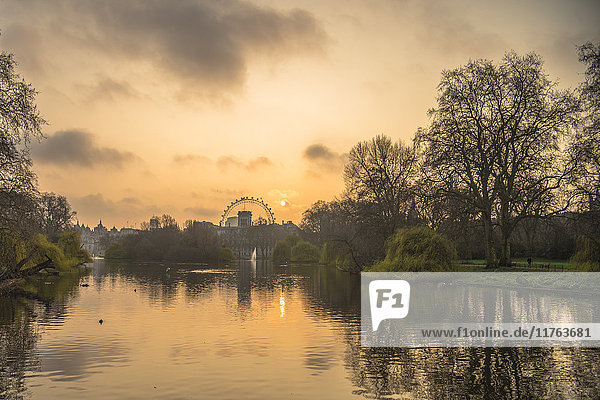 St. James Park Sonnenaufgang  London  England  Vereinigtes Königreich  Europa