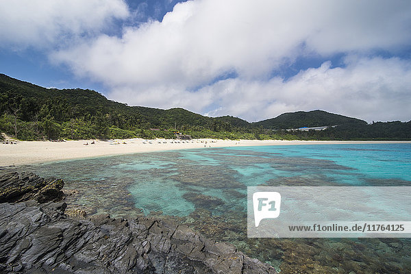 Türkisfarbenes Wasser am Furuzamami-Strand  Insel Zamami  Kerama-Inseln  Okinawa  Japan  Asien