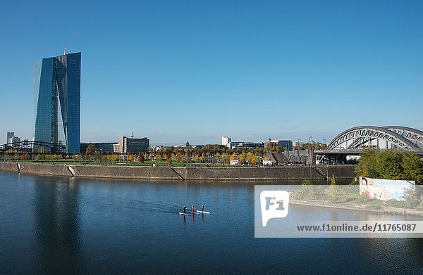 Neue Architektur im Stadtteil Frankfurt Ostend mit dem EZB-Gebäude  Frankfurt  Hessen  Deutschland  Europa