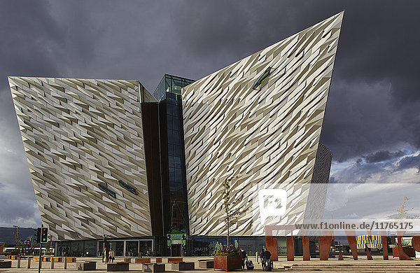 Ein Blick auf das Titanic-Museum im Titanic-Viertel  Belfast  Ulster  Nordirland  Vereinigtes Königreich  Europa