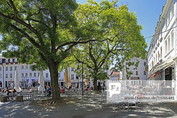 Street cafe on St. Johanner Markt Square in the Old Town  Saarbrucken  Saarland  Germany  Europe
