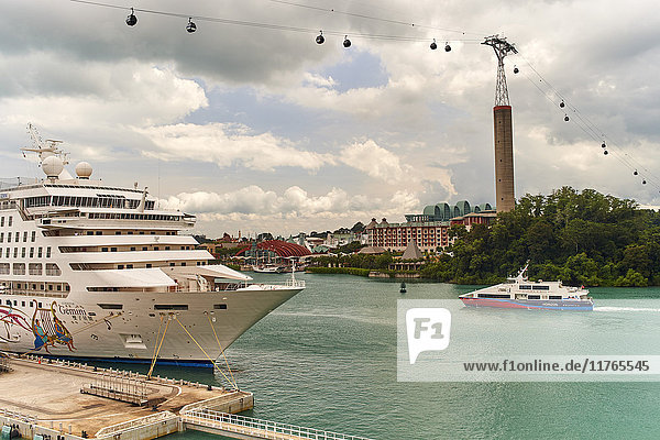 Cruise ship moored at Harbourfront Centre  Singapore  with Sentosa Island resort behind and Sky Network cable car overhead  Singapore  Southeast Asia  Asia