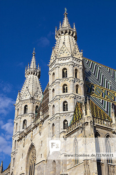 Romanische Türme des Stephansdoms  UNESCO-Weltkulturerbe  Stephansplatz  Wien  Österreich  Europa