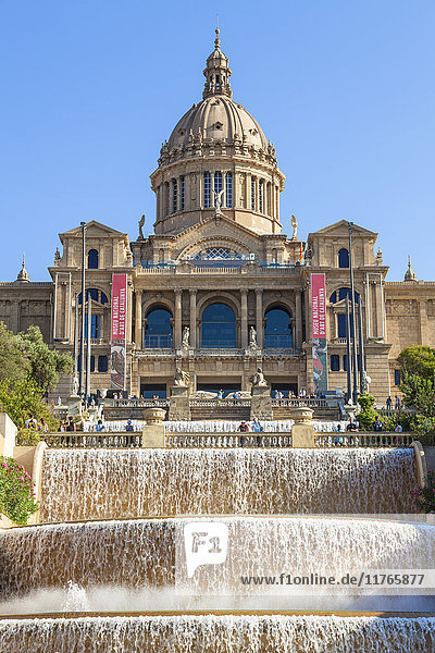 Der Zauberbrunnen von Montjuic unterhalb des Palau Nacional  MNAC  Nationale Kunstgalerie  Barcelona  Katalonien (Catalunya)  Spanien  Europa