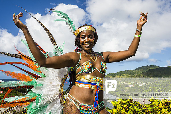 Verkleidetes Mädchen beim Karneval von Montserrat  Britisches Überseegebiet  Westindien  Karibik  Mittelamerika