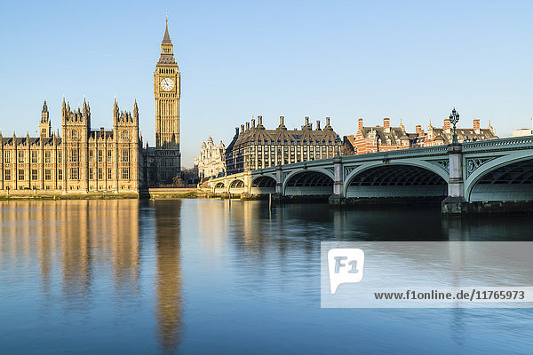 Big Ben  the Palace of Westminster  UNESCO World Heritage Site  and Westminster Bridge  London  England  United Kingdom  Europe