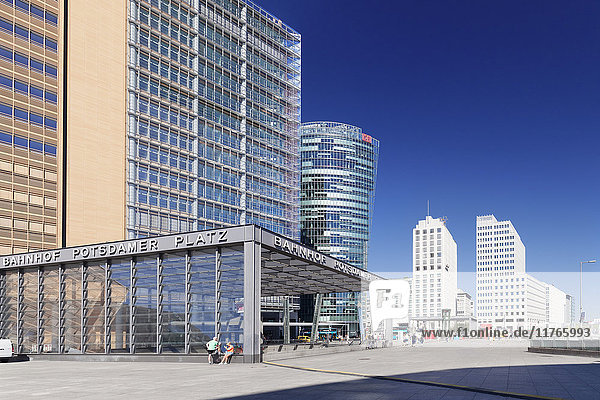 Potsdamer Platz mit DB-Turm  Berlin Mitte  Berlin  Deutschland  Europa