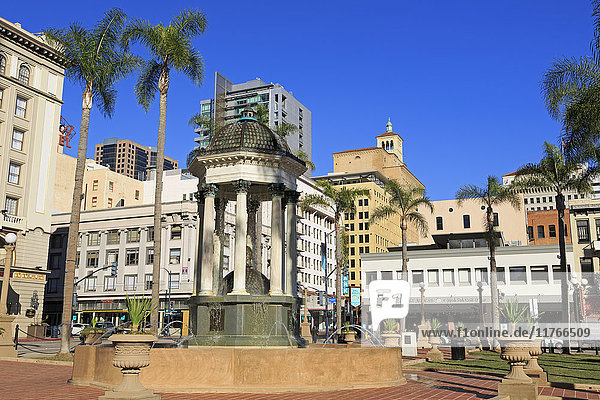 Broadway-Brunnen  Horton Plaza Park  Gaslamp Quarter  San Diego  Kalifornien  Vereinigte Staaten von Amerika  Nordamerika