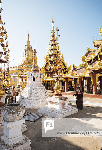 Shwezigon Pagoda Nyaung-U near Bagan (Pagan) Mandalay Region Myanmar (Burma) Asia