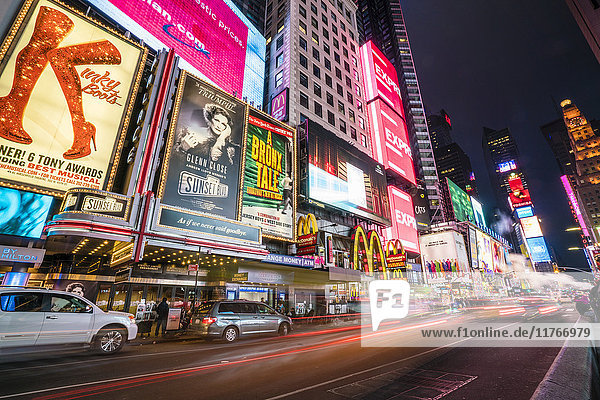 Times Square bei Nacht  New York City  Vereinigte Staaten von Amerika  Nordamerika