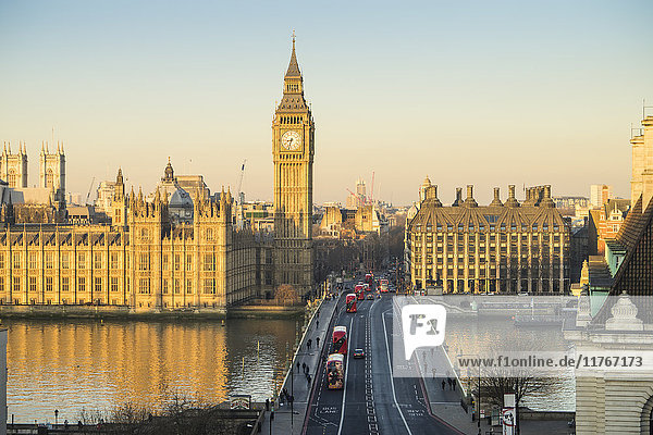 Blick von oben auf Big Ben  den Palace of Westminster  UNESCO-Weltkulturerbe  und die Westminster Bridge  London  England  Vereinigtes Königreich  Europa