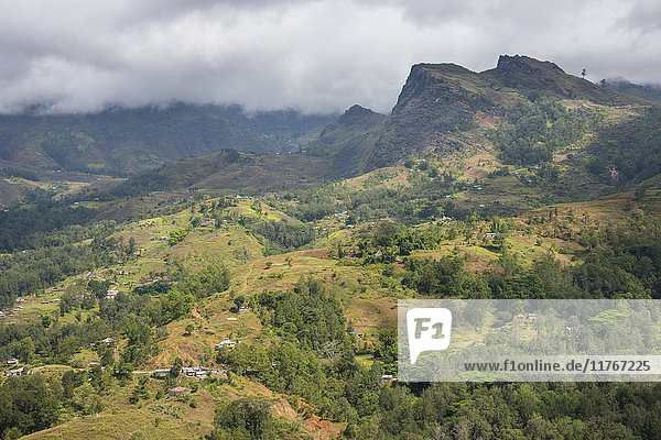 Blick über die Berge von Maubisse von der Pousada de Maubisse  Bergstadt Maubisse  Osttimor  Südostasien  Asien