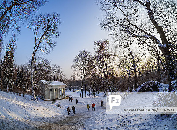Park der Königlichen Bäder im Winter  Warschau  Woiwodschaft Masowien  Polen  Europa