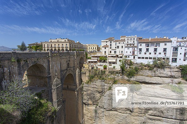 Blick auf Ronda und Puente Nuevo  Ronda  Andalusien  Spanien  Europa