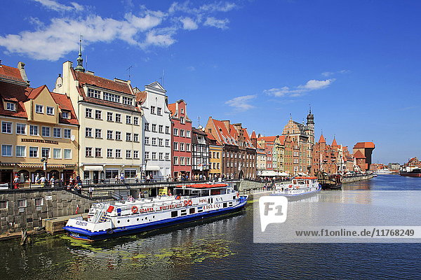 Motlawa Riverbank with the Old town of Gdansk  Gdansk  Pomerania  Poland  Europe