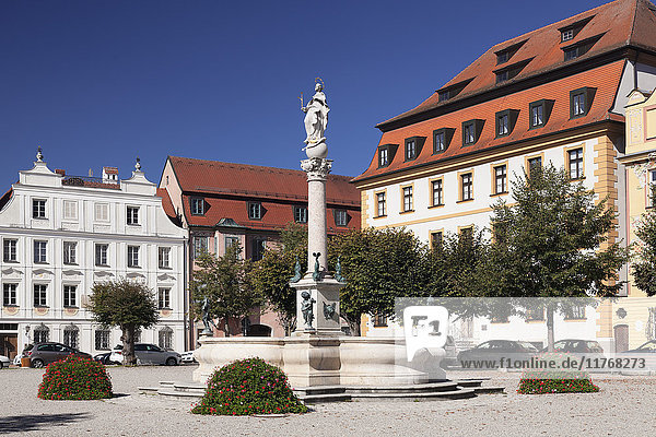 Karlsplatz square  Marienbrunnen fountain  Neuburg an der Donau  Bavaria  Germany  Europe