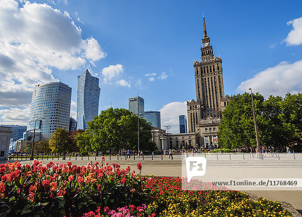 Wolkenkratzer mit Palast der Kultur und Wissenschaft  Stadtzentrum  Warschau  Woiwodschaft Masowien  Polen  Europa