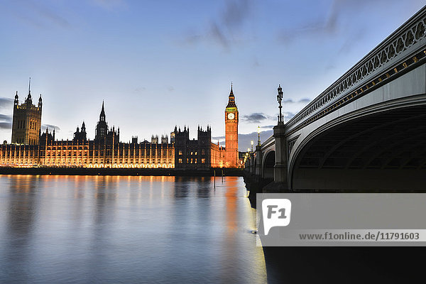 Großbritannien  London  Big Ben und London Bridge