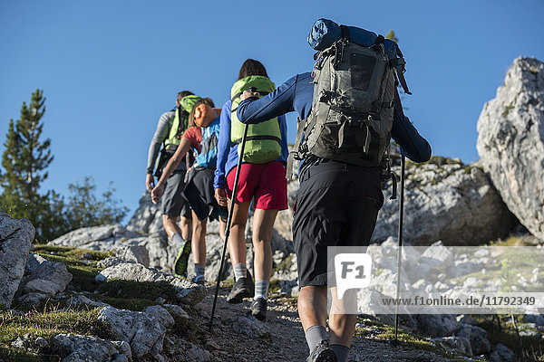 Italien  Freunde Trekking in den Dolomiten