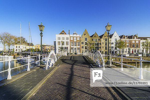 Niederlande  Zeeland  Middelburg  Brücke und Stadthafen