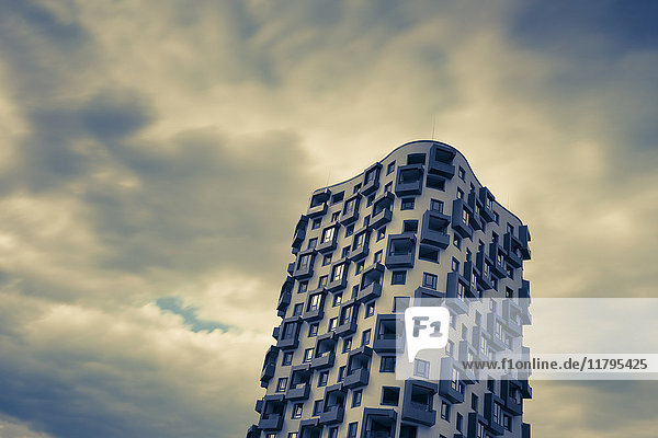 Deutschland  München  Mittersendling  moderner Wohnturm