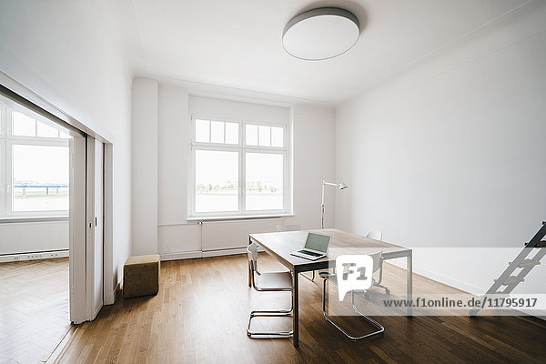 Moderne Büroeinrichtung