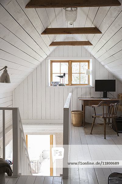 Kleines Büro im Holzhaus