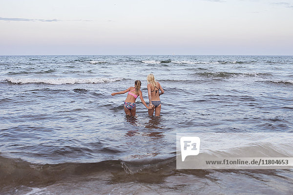 Teenager Mädchen im Meer