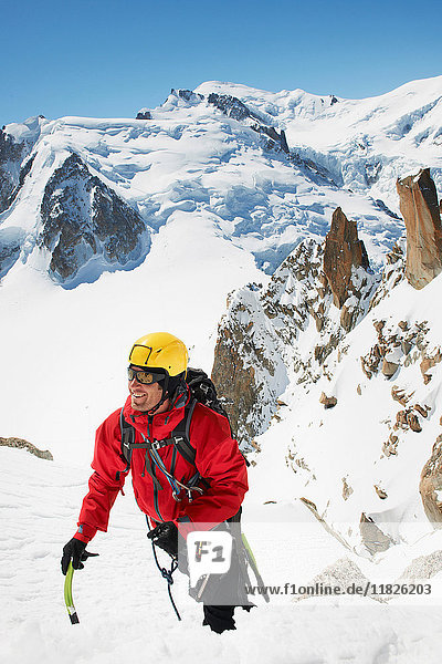 Mann Bergsteigen  Chamonix  Frankreich