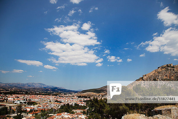 Erhöhte Ansicht der Stadtlandschaft des Tals und der Festung Palamidi  Nauplia  Griechenland