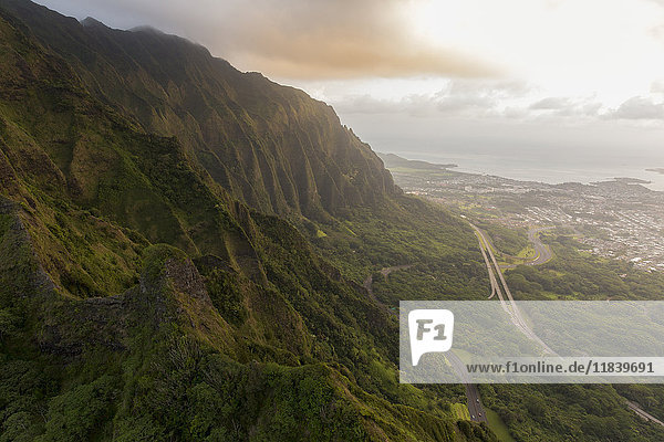 Blick auf einen Berg  Honolulu  Hawaii  Vereinigte Staaten
