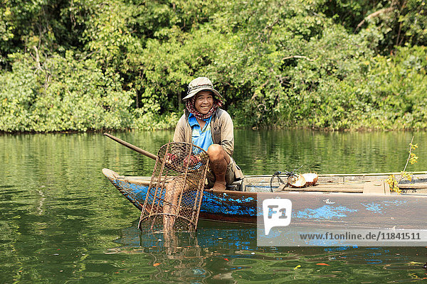 Crayfish fisherman on a tributary of the Phipot River in the Cardamom mountains  Koh Kong  Cambodia  Indochina  Southeast Asia  Asia
