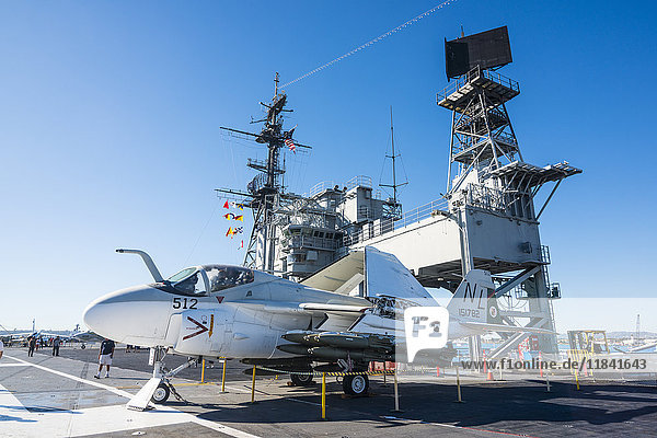 Kampfjet an Deck des USS Midway Museums  San Diego  Kalifornien  Vereinigte Staaten von Amerika  Nordamerika