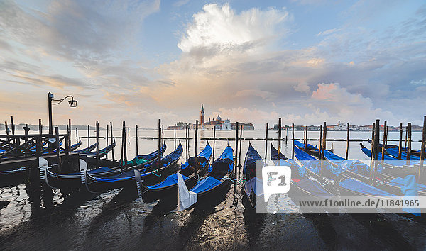Gondeln  Venedig  UNESCO-Weltkulturerbe  Venetien  Italien  Europa
