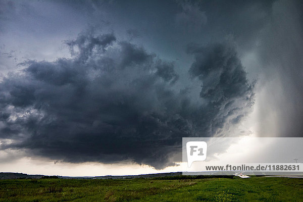 Rotierendes Gewitter über ländlichem Gebiet  Waynoka  Oklahoma  Vereinigte Staaten  Nordamerika