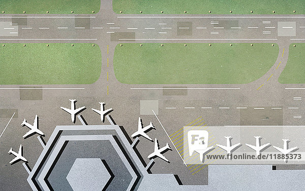 Hochwinkelansicht der Flugzeuge am Flughafen
