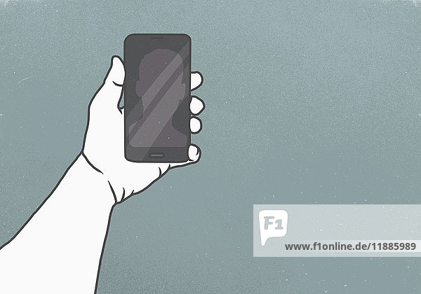 Abgeschnittenes Bild der Hand hält Smartphone vor grauem Hintergrund