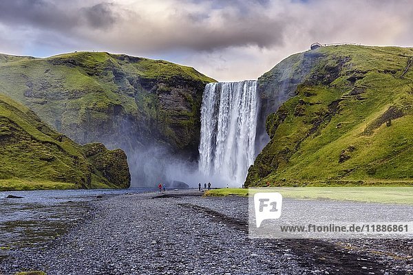 Wasserfall Skógafoss  Skogar  Suðurland  Island  Europa