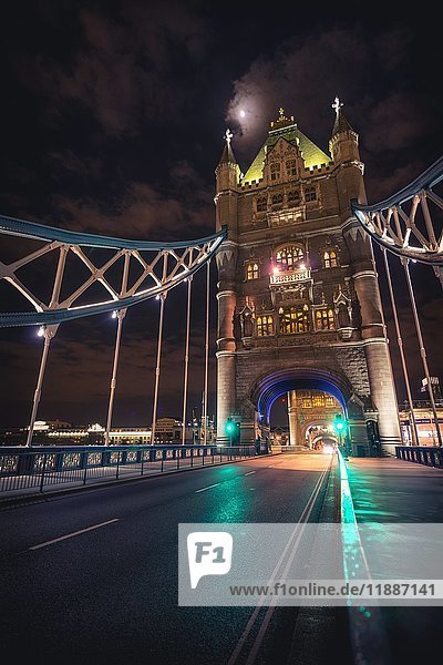 Tower Bridge  Nachtaufnahme  Southwark  London  England  Vereinigtes Königreich  Europa
