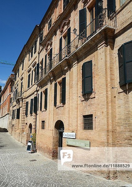 Das Zuhause und der Geburtsort von Graf Giacomo Leopardi italienischer Dichter Essayist und Philologe in Recanati Marche Italien Europa