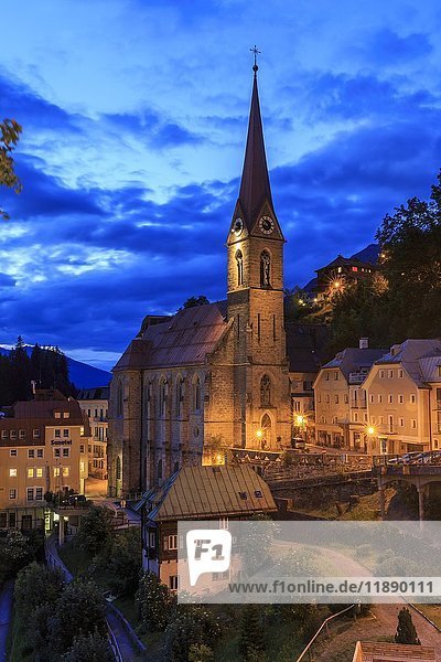 Preimkirche in der Abenddämmerung  Bad Gastein  Gasteiner Tal  Salzburg  Österreich  Europa