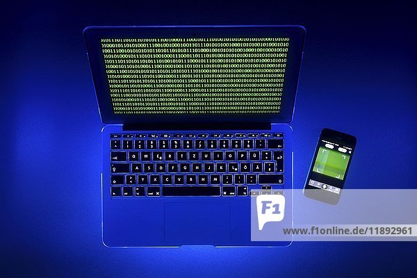 Laptop  symbolisches Bild  Internetkriminalität  Computerkriminalität  Computerhacker  Datensicherheit  Smartphone-Ortung