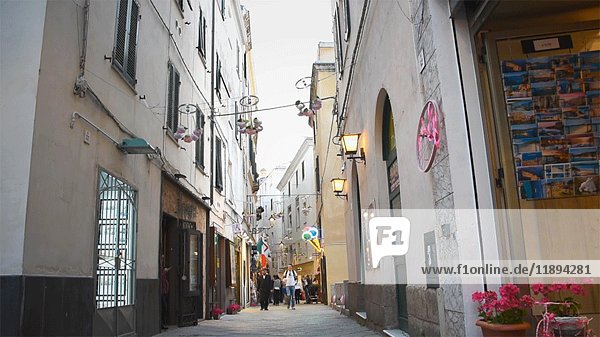 Malerische schmale Straße  Alghero  Sardinien
